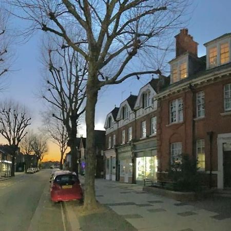 Turing Lodge, Near Hampton Court Kültér fotó